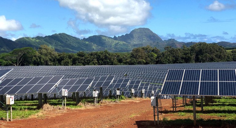 What can we learn from Hawaii's approach to renewable energy?