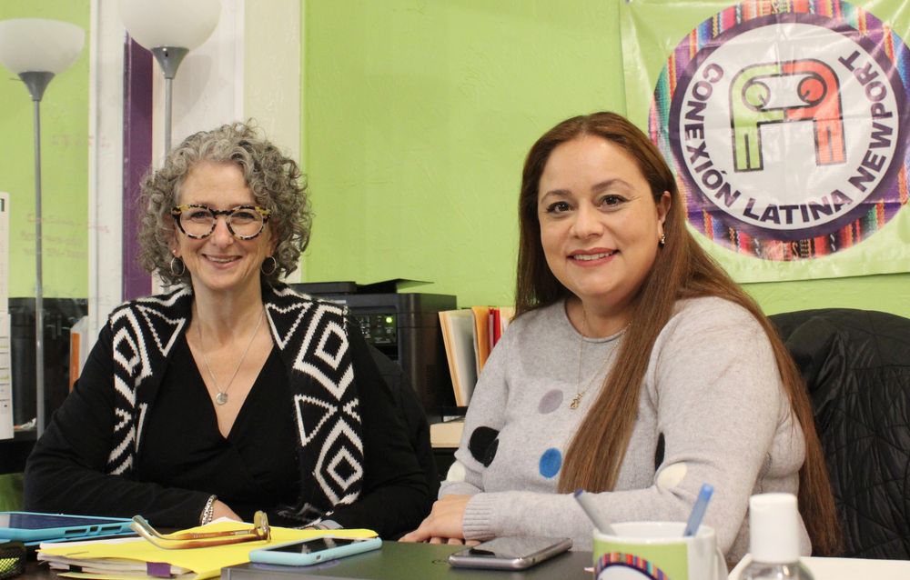Rebekah Gomez y Yolanda Macías, co-directoras de la organización Conexión Latina Newport, han visto un aumento notable recientemente en el número de familias hispanas que necesitan ayuda para encontrar un apartamento.