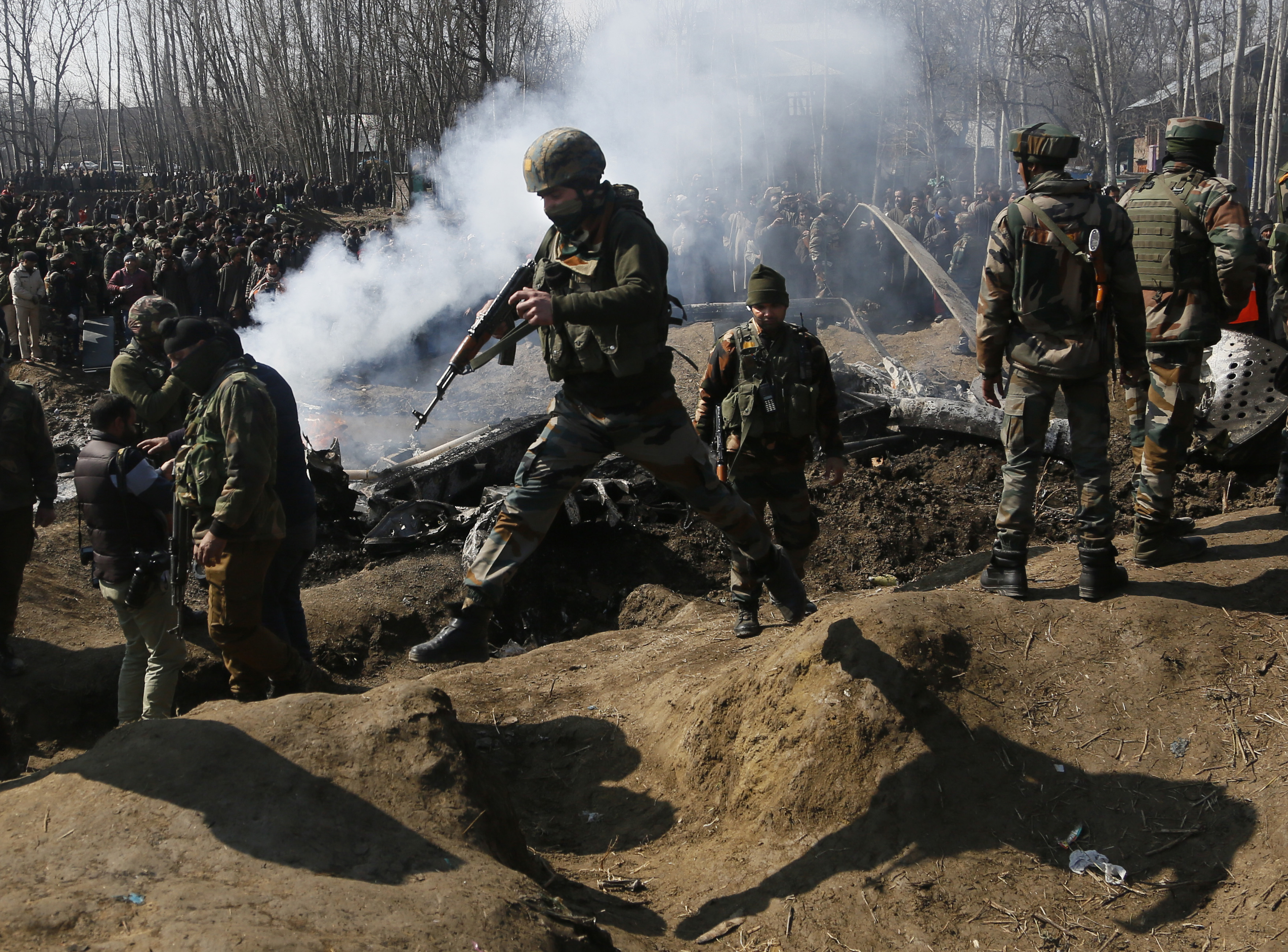 Indian army soldiers arrive near the wreckage of an Indian aircraft after it crashed in Budgam area, outskirts of Srinagar, Indian controlled Kashmir, Wednesday, Feb.27, 2019. (AP Photo/Mukhtar Khan) Indian army soldiers arrive near the wreckage of an Indian aircraft after it crashed in Budgam area, outskirts of Srinagar, Indian controlled Kashmir, Wednesday, Feb.27, 2019. (AP Photo/Mukhtar Khan)