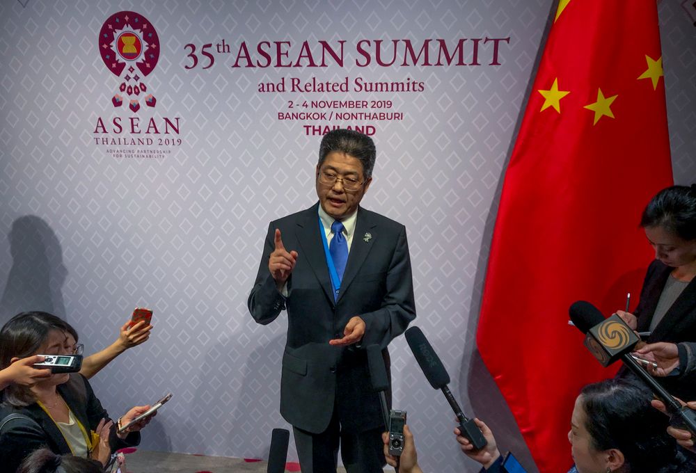 Chinese Vice Foreign Minister Le Yucheng speaks to reporters during ASEAN summit in Nonthaburi, Thailand, Monday, Nov. 4, 2019. (AP Photo/Johnson Lai ) Chinese Vice Foreign Minister Le Yucheng speaks to reporters during ASEAN summit in Nonthaburi, Thailand, Monday, Nov. 4, 2019. (AP Photo/Johnson Lai )